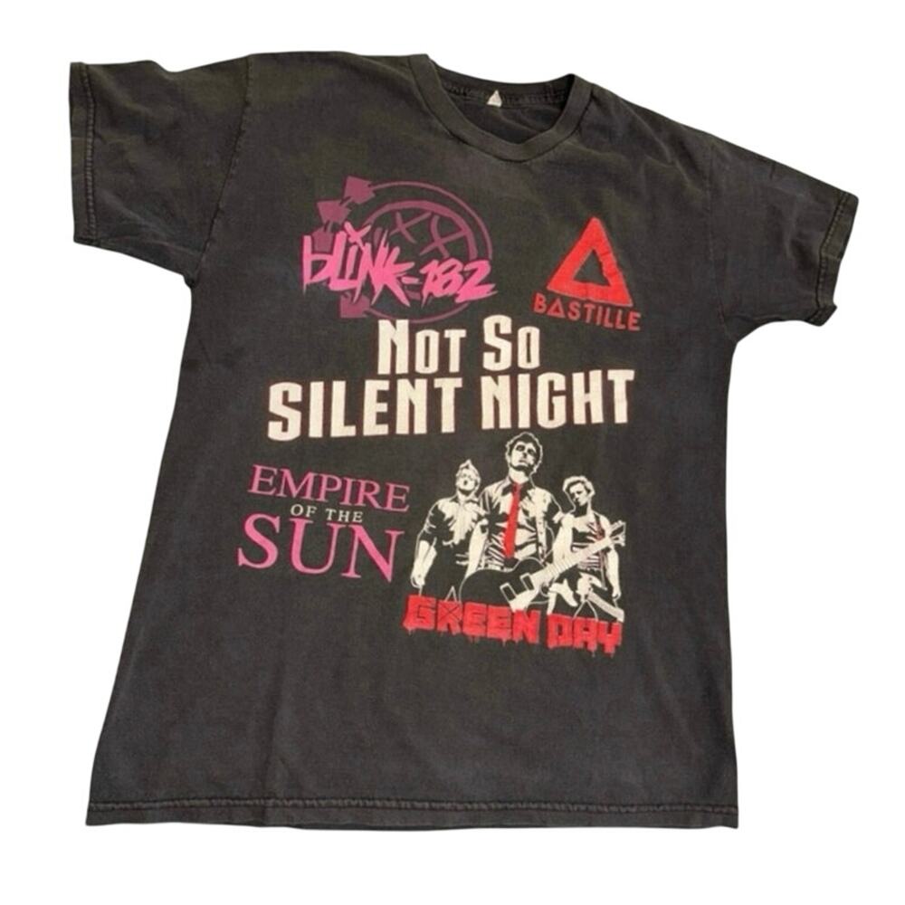 LIVE 105 Not So Silent Night 2016 Tee
Size Medium Blink 182 Green Day Bastille